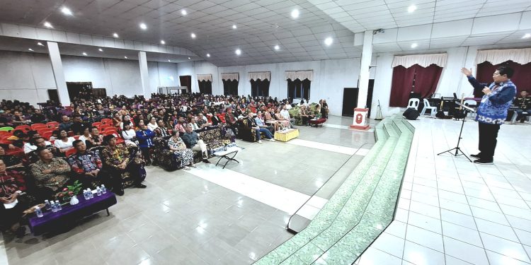 Buka Rangkaian HUT ke-91 Misi se-Daerah Krayan, Yansen TP: Saya Buah Hasil dari Pelayanan Misionaris