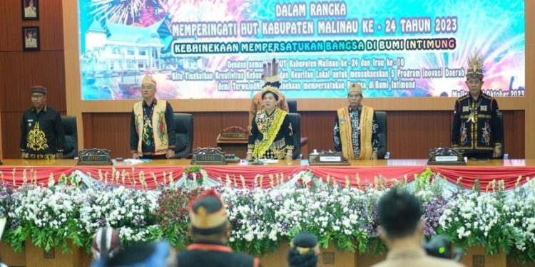 Bergandeng Tangan Bangun Bumi Intimung