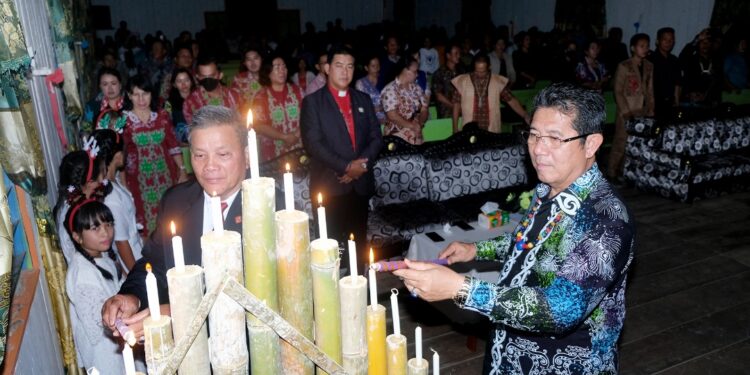 Rayakan Natal Bersama di Perbatasan, Wagub Yansen TP: Pemerintah Harus Hadir di Tengah-tengah Masyarakat