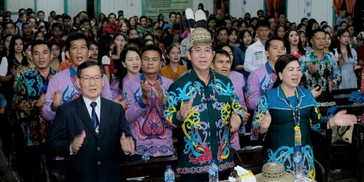 Perjalanan Ibadah Natal ke Perbatasan, Wagub Bersyukur Bisa Kembali Kunjungi Desa Long Sule – Pipa