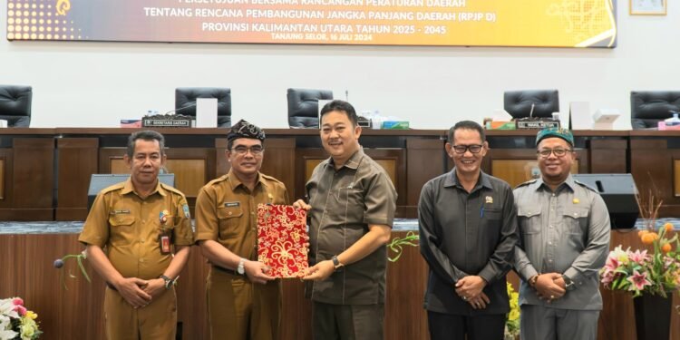 Pemprov dan DPRD Sepakati Ranperda RPJPD Provinsi Kaltara Tahun 2025-2045