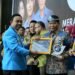 Gubernur Terima Penghargaan Sebagai Tokoh Peduli Pemuda Indonesia