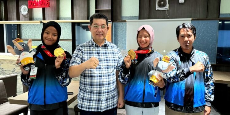 Tak Sengaja Bertemu di Tarakan, Yansen TP Apresiasi Dua Peraih Emas Panahan Putri PON Aceh-Sumut