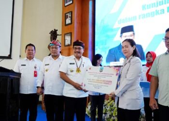Pemprov Serahkan Bantuan Medis di Kabupaten Malinau