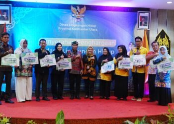 Gubernur Zainal Serahkan Penghargaan Lingkungan Hidup 2024