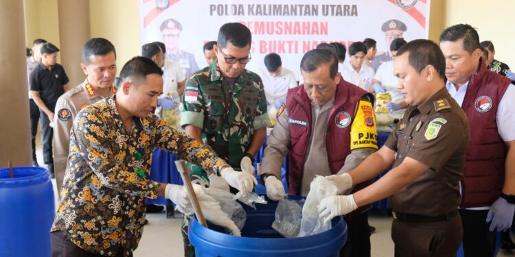 Hampir Merusak Ratusan Ribu Jiwa, Barang Bukti Narkotika Sebanyak 74 Kilogram Dimusnahkan