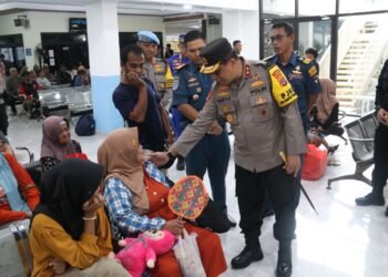 Beri Pelayanan Terbaik Kepada Masyarakat, Kapolda Kaltara Cek Pos Lilin Kayan 2024