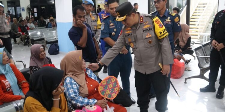 Beri Pelayanan Terbaik Kepada Masyarakat, Kapolda Kaltara Cek Pos Lilin Kayan 2024