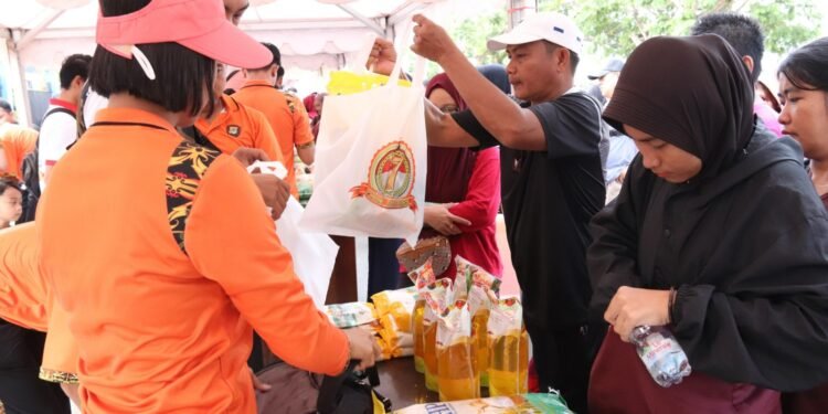 Ringankan Beban Ekonomi, Pasar Murah HUT ke-7 Polda Kaltara Diserbu Warga