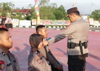 Disiram Pakai Air Bunga, Bintara dan Tamtama Remaja Angkatan 52/56 Disambut di Mapolda Kaltara