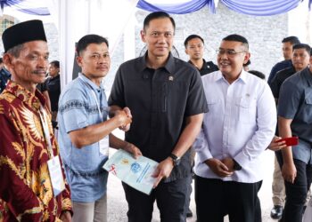 Kepemilikan Tanah Sebagai Wujud Kepastian Hukum, Menko AHY Serahkan Sertifikat Tanah untuk Warga Kabupaten Lebak