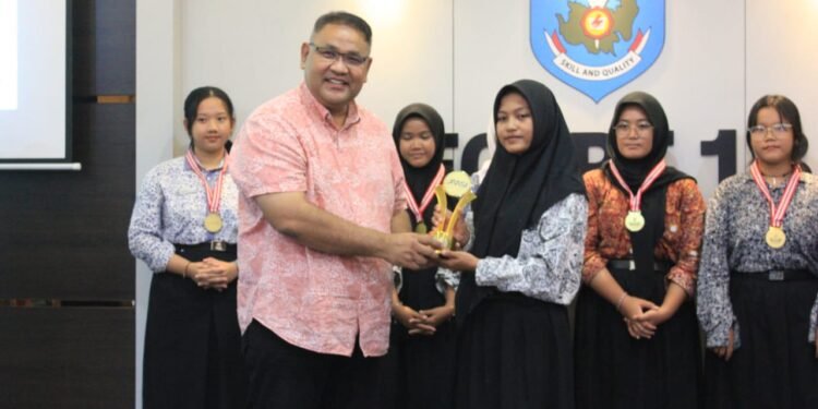 Berhasil Terbitkan 4 Karya Tulis Go Nasional, Teguh Santosa Apresiasi Prestasi Pelajar Batam