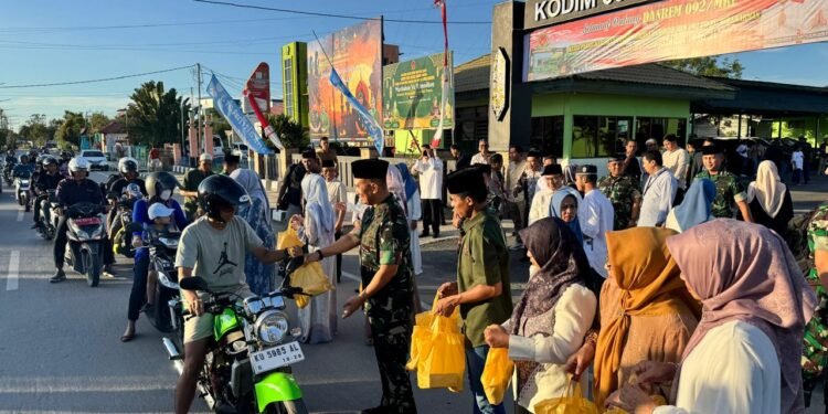 Safari Ramadan di Kodim 0903/Bul, Danrem 092/Mrl Bagikan Sembako dan Takjil