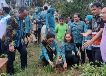 Ajarkan Literasi Lingkungan pada Anak, TBM Cinta Pelita bersama Bunda Literasi Malinau Gelar Gerakan Tanam Pohon