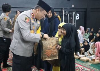 Jelang Lebaran, Kapolda Kaltara Berbagi Kebahagiaan Bersama Anak-Anak Selumit Pantai