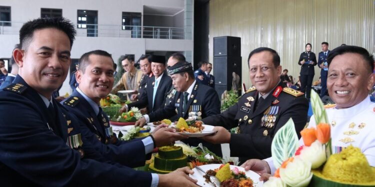 HUT ke-79 TNI AU di Lanud Anang Busra, Kapolda Kaltara Beri Kejutan Spesial