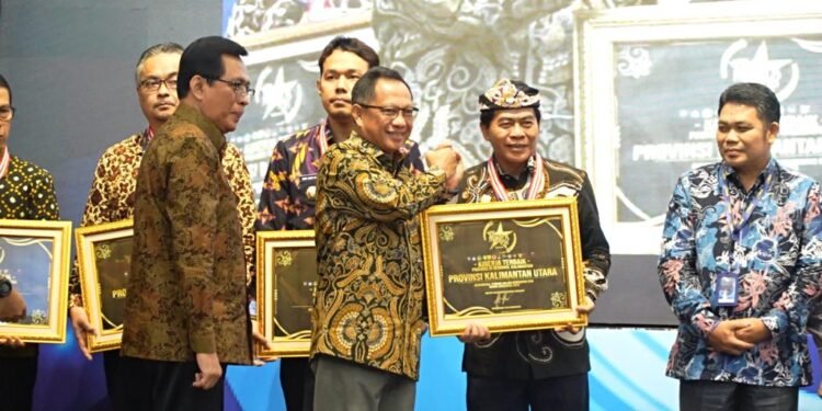 Sukses Tingkatkan Pelayanan Publik, Pemprov Kaltara Raih Penghargaan SPM Awards 2025
