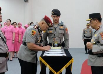 Dirreskrimsus Berganti, Kapolda Kaltara Pimpin Sertijab Kombes Pol. Ronald Ardiyanto Purba kepada Kombes Pol. Dadan Wahyudi