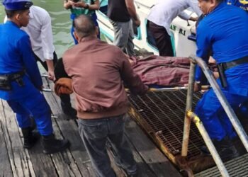 Fokus Pada Aksi Kemanusiaan “Satu Hari Satu Kebaikan”, Sat Polairud Polres Tarakan Bantu Warga Sakit di Pelabuhan Tengkayu II