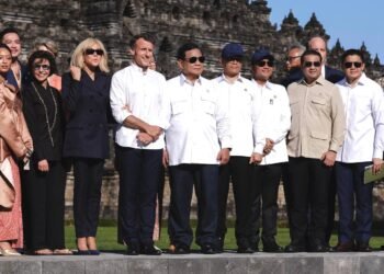 Sambut Presiden Macron di Borobudur, Menteri Ekraf Dampingi Presiden Prabowo
