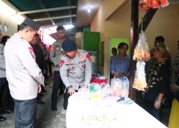 Kapolda Bersama Dansat Brimob Polda Kaltara Tinjau Program Bedah Rumah di Tarakan