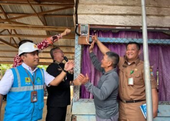 Dibangunkan Jaringan oleh Pemkab Malinau, Masyarakat Desa Kabiran Nikmati Aliran Listrik dari PLN
