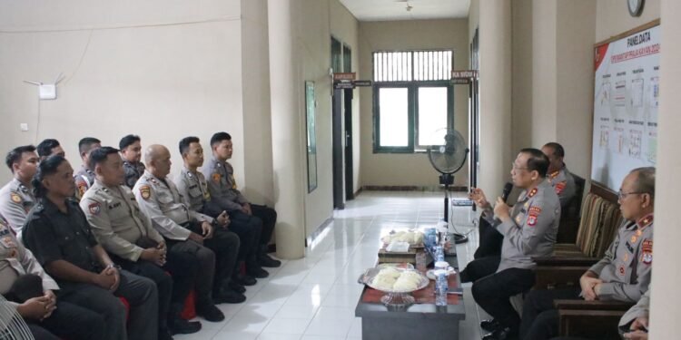 Kunjungi Polsek Tanjung Palas Utara, Kapolda Kaltara Apresiasi Kondisi Mako dan Tekankan Peran Bhabinkamtibmas