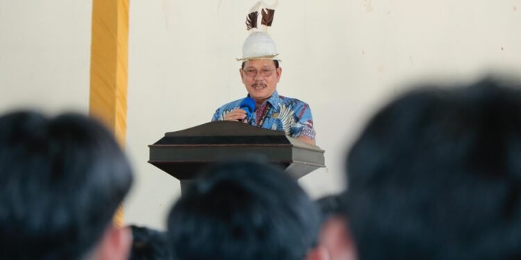Wagub Ingkong Ala Letakkan Batu Pertama Pembangunan Gedung Serbaguna SMTK Long Bia