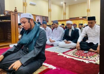 Bersama Masyarakat Umum, Polda Kaltara Gelar Salat Iduladha 1446 H di Masjid Nur Aryyaguna