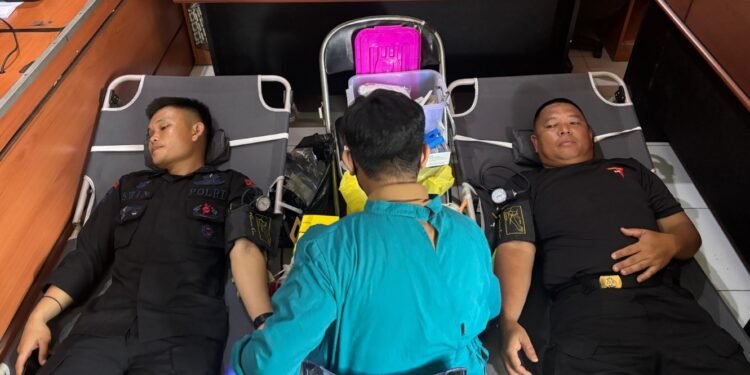 Menyambut Hari Bhayangkara Ke-79, Personel Satbrimob Polda Kaltara Turut Donorkan Darah