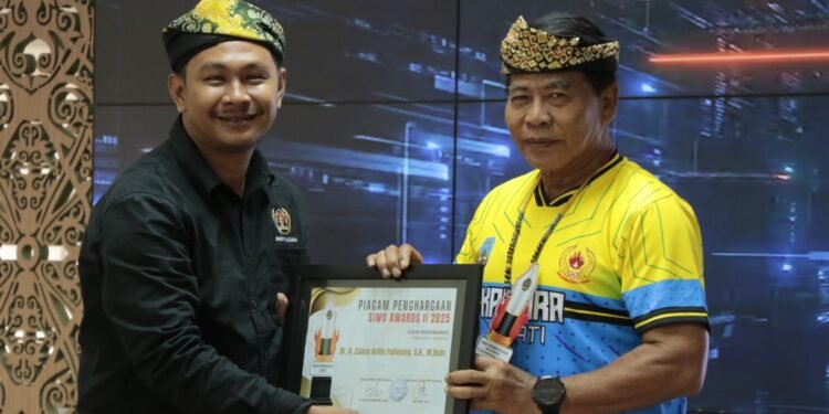 Berkontribusi Majukan Olahraga, Gubernur Raih Penghargaan SIWO PWI Award II Kaltara 2025