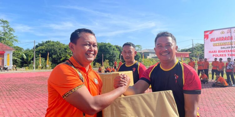 Perkuat Sinergitas di Peringatan Hari Bhayangkara, Polres Tana Tidung Gelar Olahraga Bersama TNI-POLRI