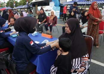 Polda Kaltara Laksanakan Bakti Kesehatan dan Berbagai Layanan Lainnya di CFD Tebu Kayan