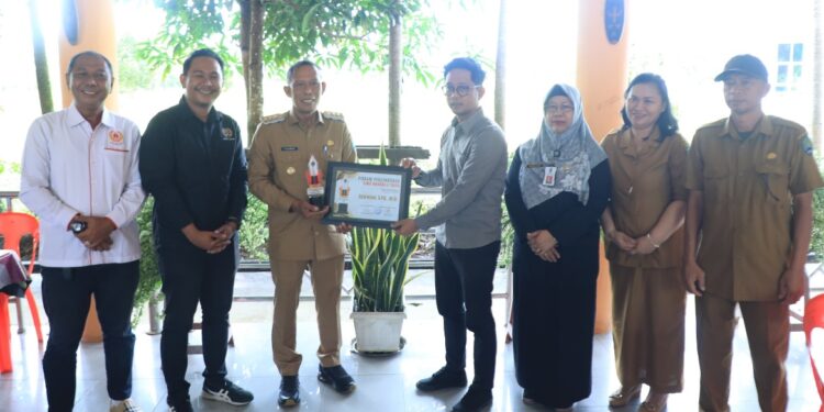 Kategori Good Governance, Syarwani Terima SIWO Award II 2025