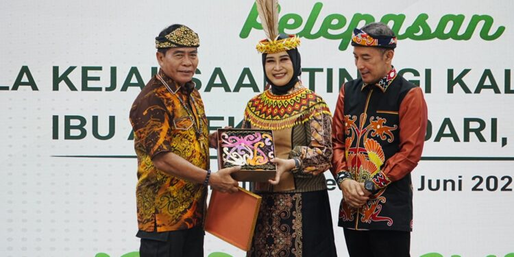 Gubernur Apresiasi Pengabdian Amiek Mulandari sebagai Kajati Kaltara