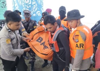 Tim SAR Kompi 2 Batalyon B Pelopor Temukan Korban Terakhir Insiden Kapal Terbalik di Perairan Sebatik
