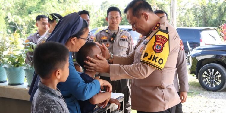 Berbagi Kebahagiaan, Kapolda Kaltara Makan Siang Bersama Anak-anak SLB Keuskupan Tanjung Selor