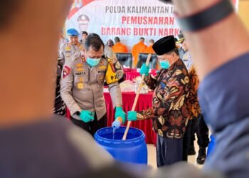 Disaksikan Enam Tersangka, Kapolda Kaltara Bersama Forkopimda Musnahkan Belasan Kilogram Sabu