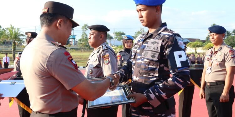 Berprestasi dan Harumkan Nama Kaltara, Kapolda Kaltara Beri Penghargaan Personel Polri, TNI, Instansi Pemerintah dan Generasi Muda