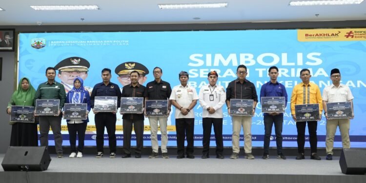 Diserahkan Gubernur, 10 Parpol Terima Bankeu dari Pemprov Kaltara