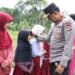 Tengah Kunjungan Kerja, Kapolda Kaltara Singgah dan Makan Bersama Murid SDN 016 Tanjung Palas