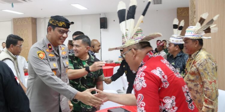 Komitmen Penuh Jaga Stabilitas Kamtibmas, Kapolda Kaltara Hadiri Silaturahmi dan Rapat Koordinasi Pemprov, Forkopimda Bersama Masyarakat