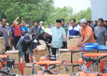 Serahkan Bantuan Alat Pertanian, Bupati Bulungan Berharap Hasil Meningkat dan Masyarakat Sejahtera