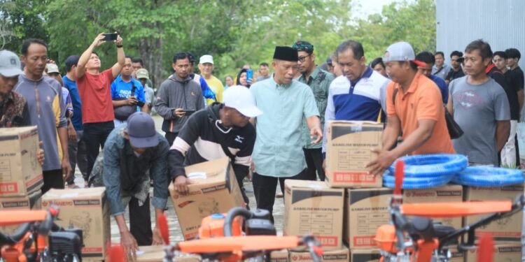 Serahkan Bantuan Alat Pertanian, Bupati Bulungan Berharap Hasil Meningkat dan Masyarakat Sejahtera