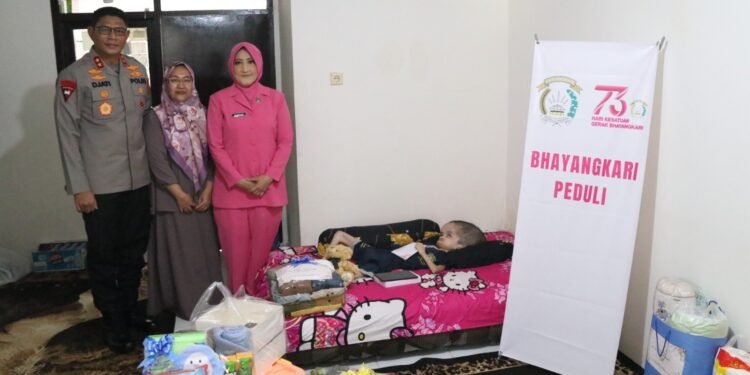 Bhayangkari Peduli, Sentuhan Kasih untuk Anak Penderita Hidrosefalus di Tarakan