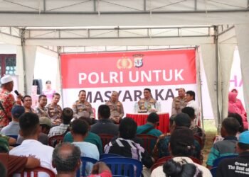 Sambangi Pospol Kilometer 53, Kapolda Kaltara Sapa Masyarakat Desa Metun Sajau