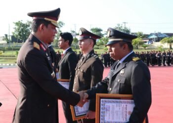 Kapolda Kaltara Beri Penghargaan Puluhan Personel dan Warga Sipil Berprestasi