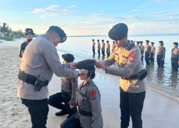 Kukuhkan Bintara Remaja AK 52/56, Ditsamapta Polda Kaltara Lakukan Pembaretan di Pantai Tanah Kuning