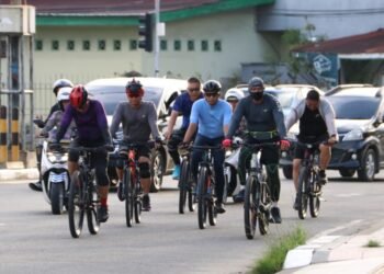 Sambil Gowes Pagi, Kapolda Kaltara Pantau Kamtibmas dan Sapa Warga Tanjung Selor