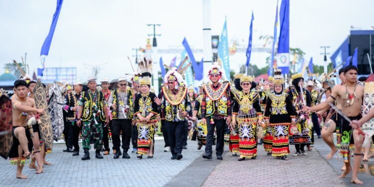 Rela Tidak Tidur Semalaman, Dayak Kayan Tampilkan Tradisi Ufah Anak Kayan di Irau Malinau 2025